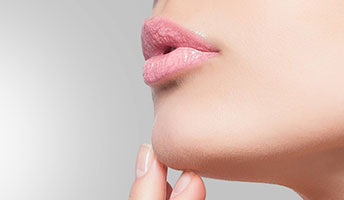 увеличение губ выходит на первое место среди косметологических услуг